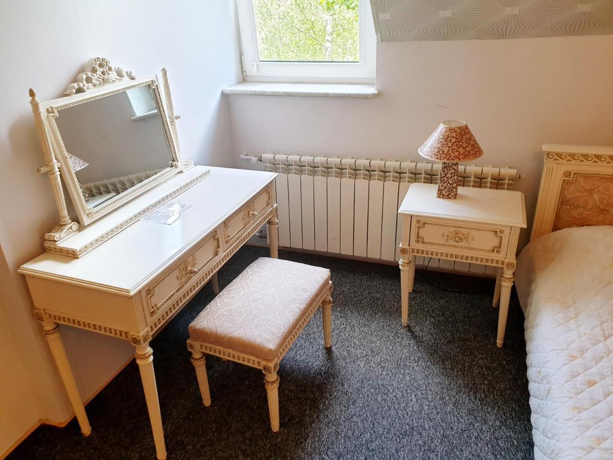Willa Park Ostrowiec Świętokrzyski エクステリア 写真